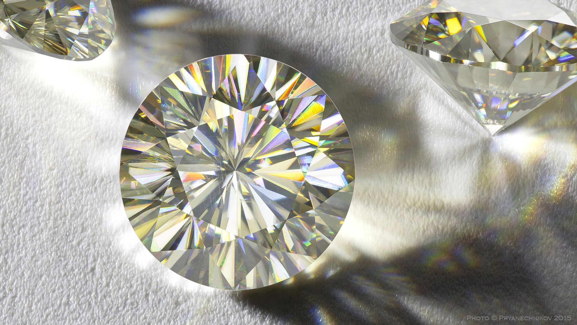 Муассанит – откуда взялся этот сверкающий соперник бриллианта?