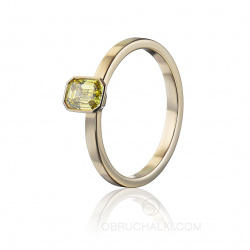 эксклюзивное украшение помолвочное кольцо из желтого золота с желтым бриллиантом огранки эмеральд FAMILY RELIC фото