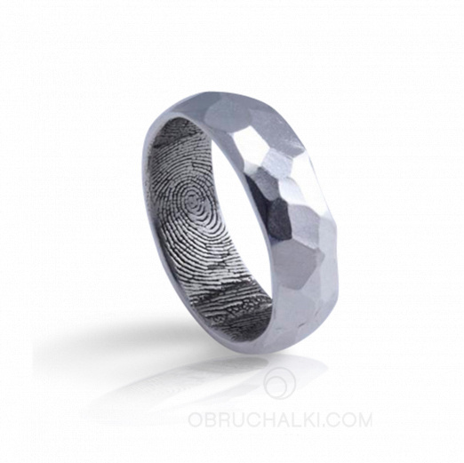 Эксклюзивное граненое обручальное кольцо с отпечатком  на заказ фото