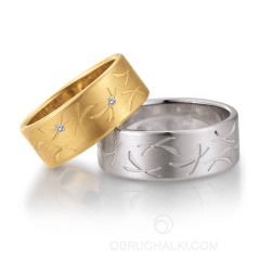 Широкие красивые обручальные кольца с гравировкой и бриллиантами фото