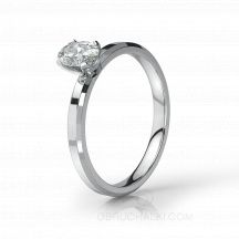 Женское кольцо на помолвку с гранями и овальным бриллиантом ELLIPSE фото