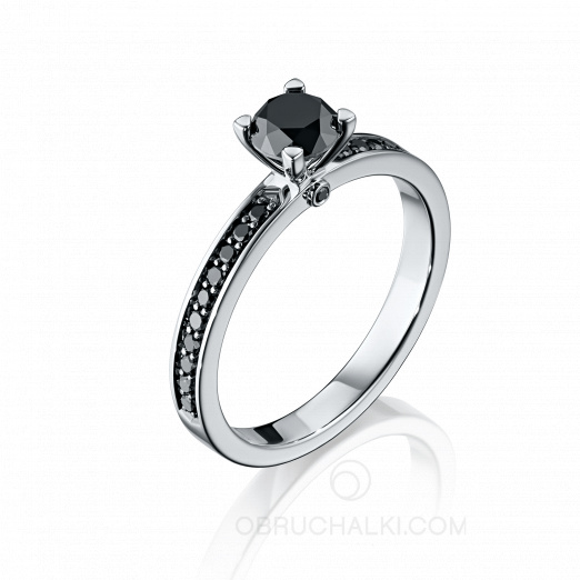 Помолвочное кольцо с черным круглым бриллиантом и дорожкой из черных бриллиантов   на заказ фото 2