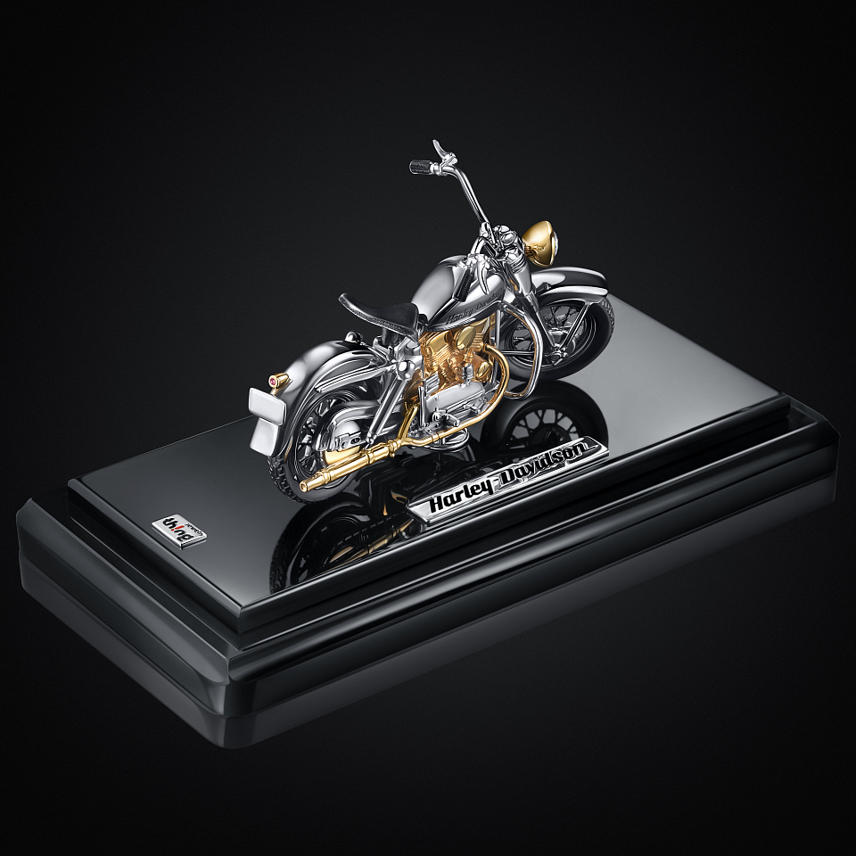 Модель мотоцикла HARLEY DAVIDSON серебряная