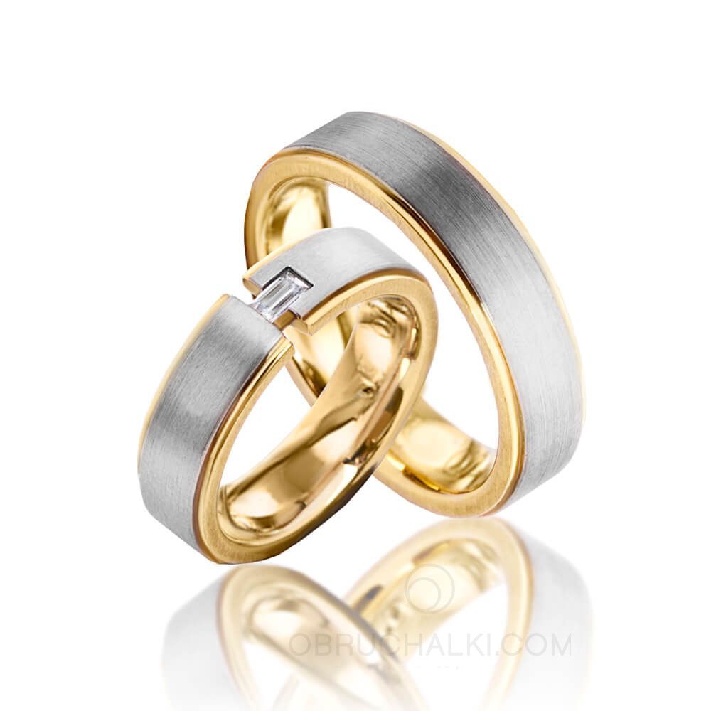 Обручальные комбинированные кольца с камнем огранки "Багет" на заказ из белого и желтого золота, серебра, платины или своего металла