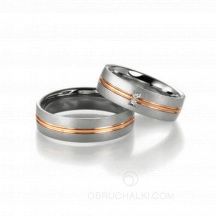 Матовые белые обручальные кольца с полосой с бриллиантами фото