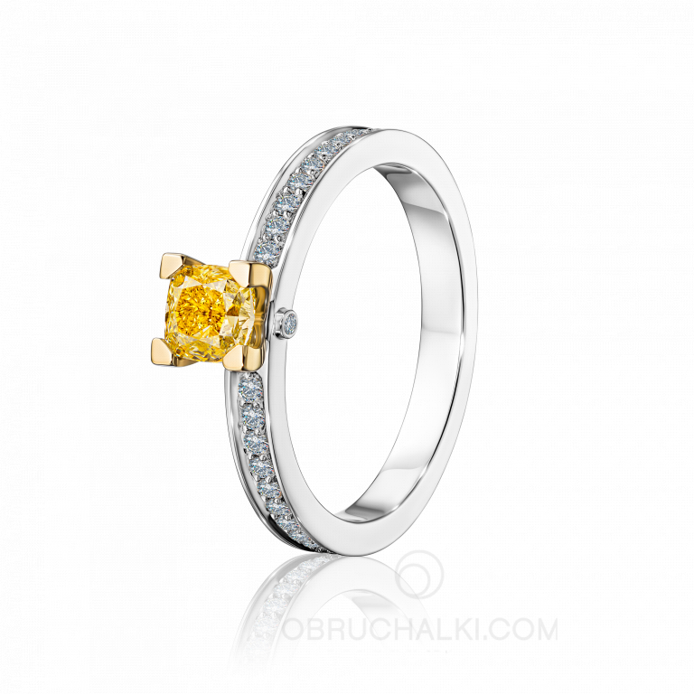 Помолвочное кольцо с желтым бриллиантом огранки MYSTERY CUSHION COLOR DIAMOND