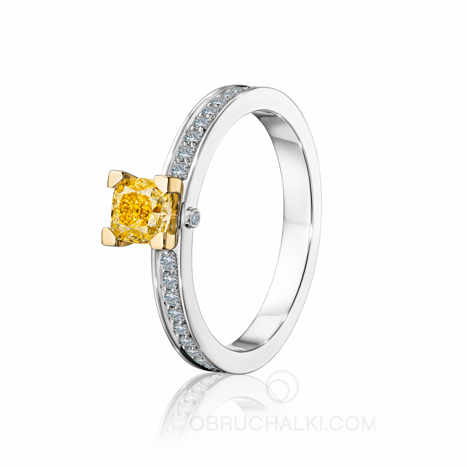 Помолвочное кольцо с желтым бриллиантом огранки MYSTERY CUSHION COLOR DIAMOND