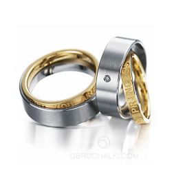 Раскрывающиеся обручальные кольца из комбинированного золота с гравировкой имени HEART SECRET  фото