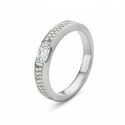 Обручальное кольцо из платины с бриллиантом огранки эмеральд и бриллиантовой дорожкой фото