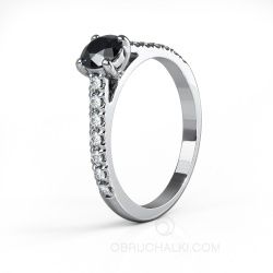 Помолвочное кольцо из белого золота с черным и белыми бриллиантами фото