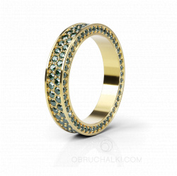 Широкое обручальное кольцо с прозрачными гранями из желтого золота с зелеными бриллиантами LOVE STORY GREEN DIAMONDS фото