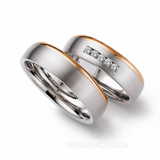 Матовые обручальные комбинированные кольца с бриллиантовой дорожкой на заказ фото