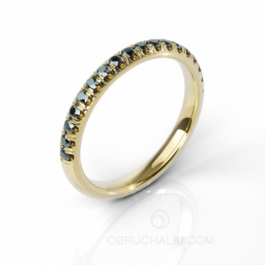 Тонкое женское обручальное кольцо из желтого золота с черными бриллиантами BRILLIANT SYMPHONY BLACK DIAMONDS на заказ фото