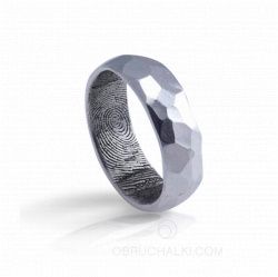 Эксклюзивное граненое обручальное кольцо с отпечатком  фото