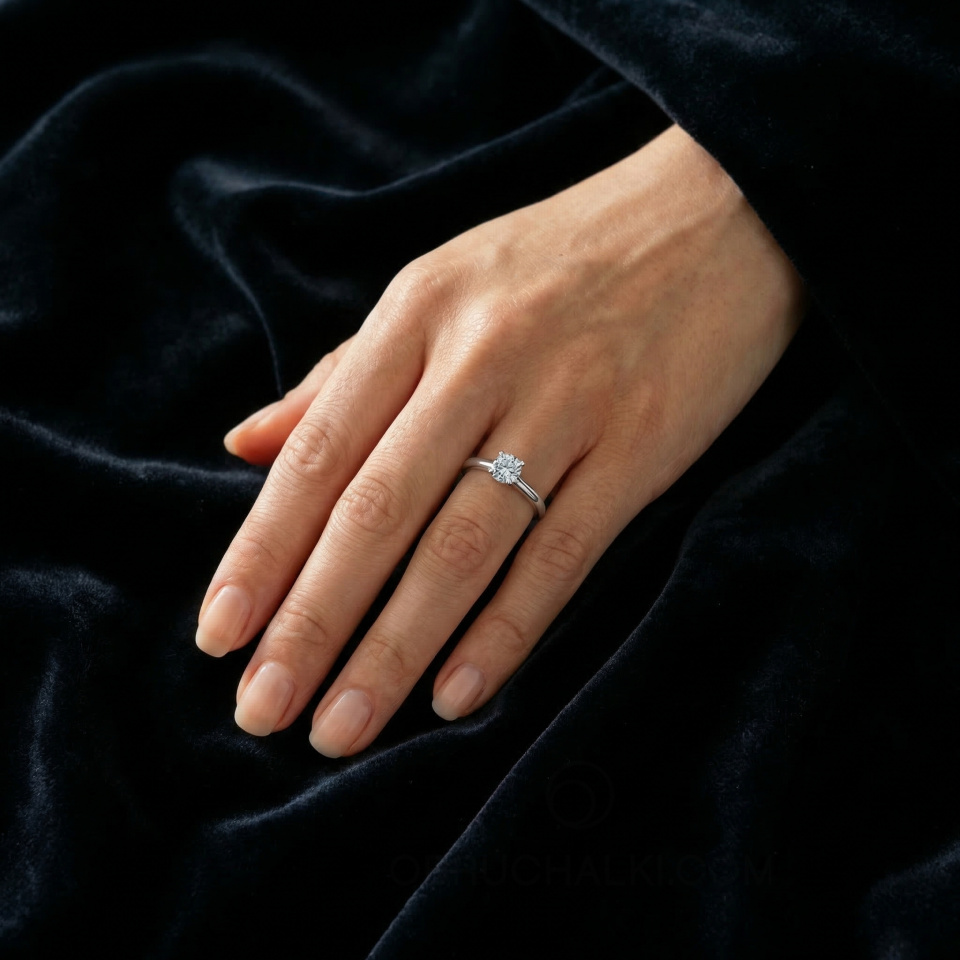 Классическое кольцо для помолвки с круглым бриллиантом SNOW QUEEN 