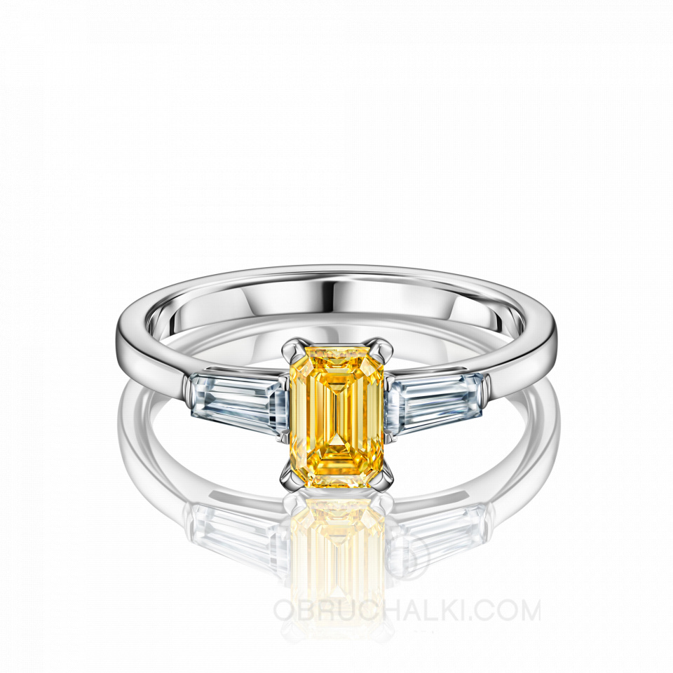 Помолвочное кольцо из белого золота с тремя бриллиантами EMERALD TRAPZ YELLOW
