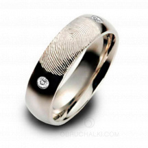 Гладкое классическое свадебное кольцо с отпечатком пальца и бриллиантами фото
