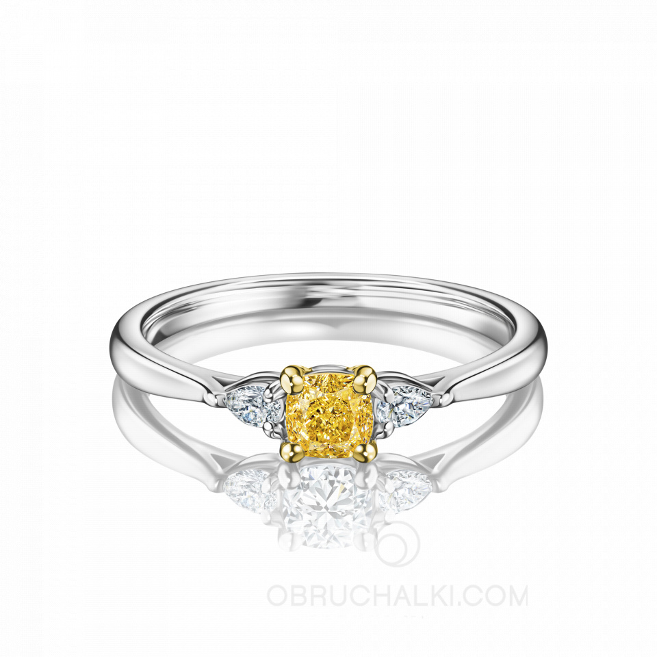 Помолвочное кольцо из золота с тремя бриллиантами AURORA YELLOW