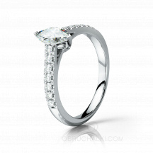 Помолвочное кольцо с необычным бриллиантом огранки маркиз MARQUIS фото