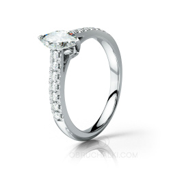 Помолвочное кольцо с необычным бриллиантом огранки маркиз MARQUIS фото
