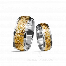 Обручальные комбинированные кольца с граненой поверхностью с бриллиантом фото
