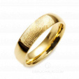 Необычное обручальное кольцо классической формы с отпечатком пальца на заказ фото