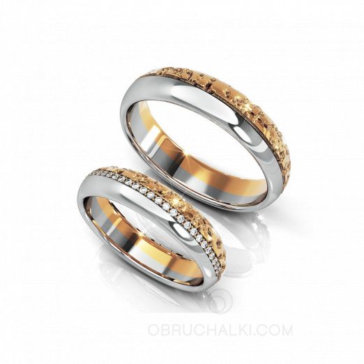 Обручальные кольца из комбинированного золота с бриллиантовой дорожкой DIAGONAL CORK DIAMOND  на заказ фото 2