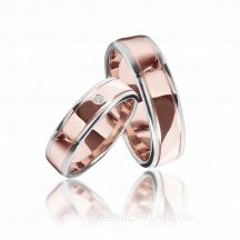 Гладкие обручальные комбинированные кольца с бриллиантом  фото