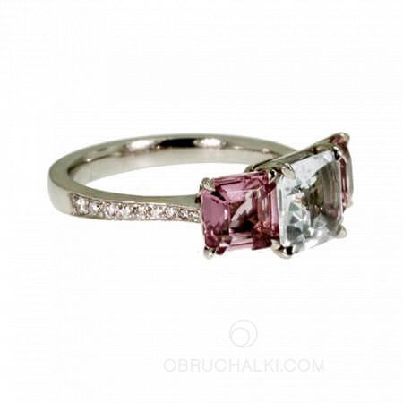 Элитное кольцо с бриллиантами и розовыми сапфирами огранки принцесса на заказ фото