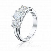 Помолвочное кольцо с тремя крупными бриллиантами фото