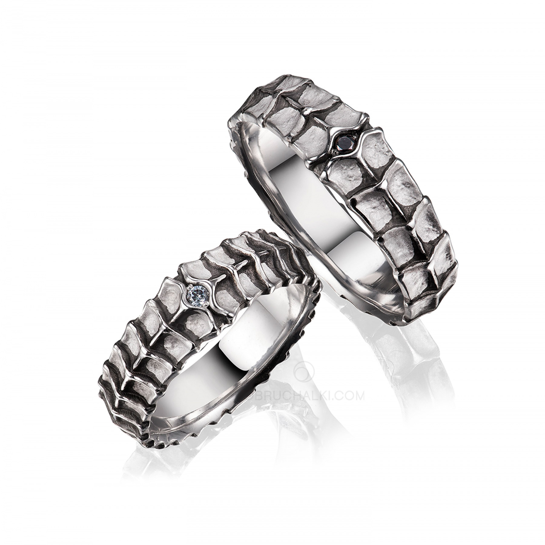 Необычные обручальные кольца с черным бриллиантом REPTILE на заказ из  белого и желтого золота, серебра, платины или своего металла