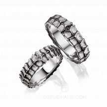 Необычные обручальные кольца с черным бриллиантом REPTILE фото