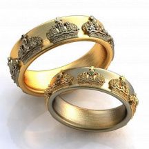 Красивые парные обручальные кольца с коронами комбинированные с изумрудами фото