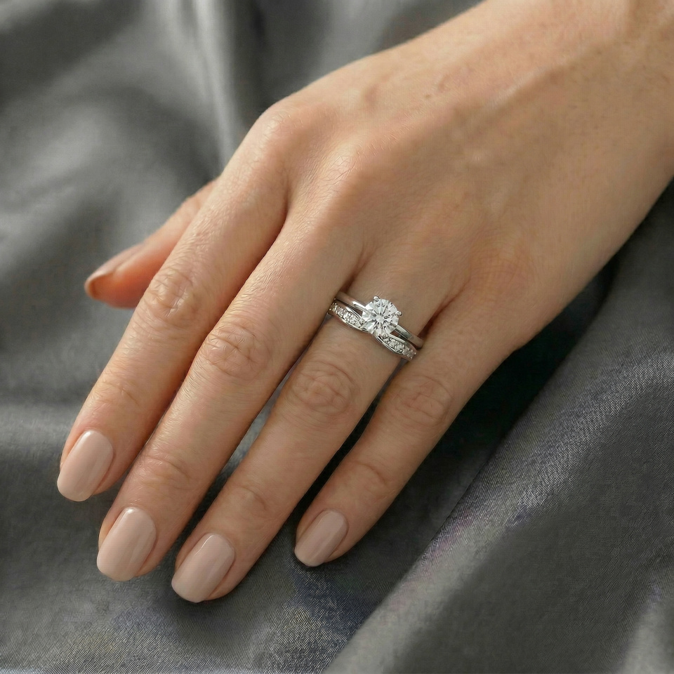 Женское обручальное кольцо с россыпью бриллиантов WHITE BRIDAL