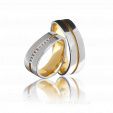 Обручальные комбинированные кольца необычной формы с бриллиантами на заказ фото