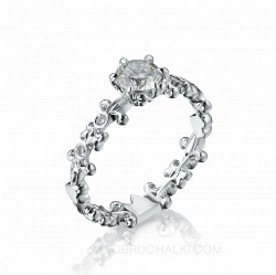 Ажурное кольцо для девушки на помолвку с бриллиантом FLEUR DE LIS фото
