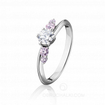 Изящное помолвочное кольцо с бриллиантом и розовыми сапфирами фото