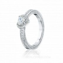 Помолвочное кольцо с бриллиантом в форме сердца и россыпью бриллиантов LOVE IS... фото