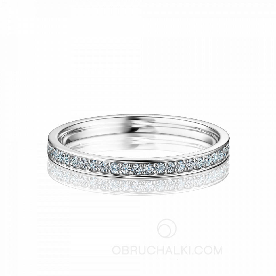  MOON DROPS 0.23 карата Тонкое кольцо из белого золота с дорожкой из белых бриллиантов 