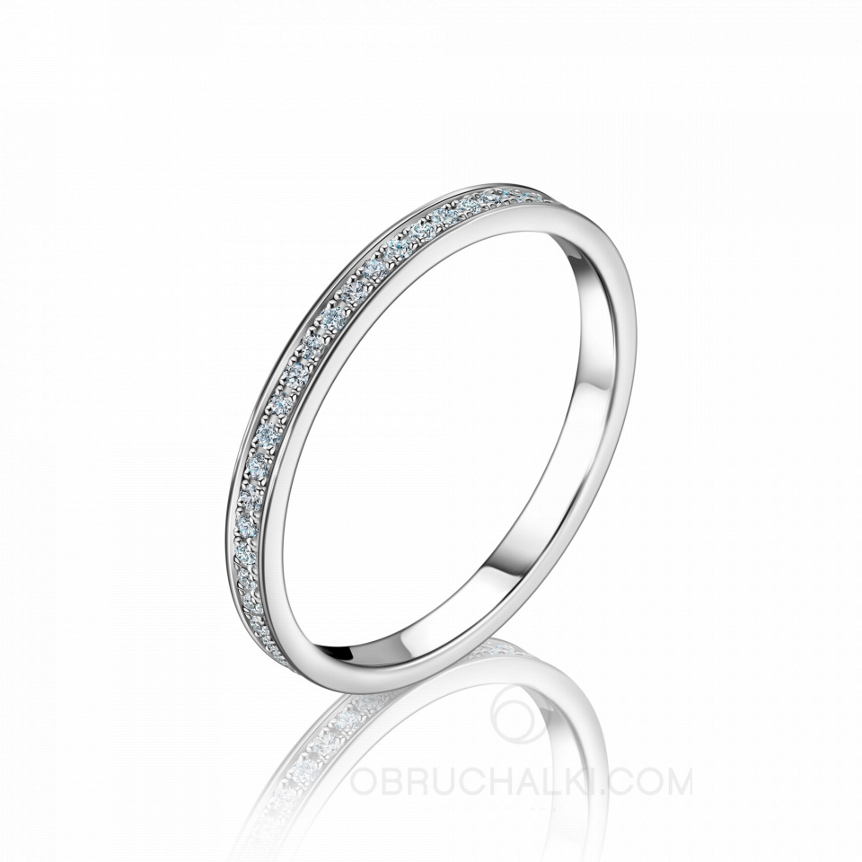  MOON DROPS 0.23 карата Тонкое кольцо из белого золота с дорожкой из белых бриллиантов 