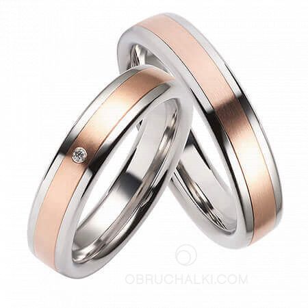 Гладкие обручальные комбинированные кольца с бриллиантом  на заказ фото 2