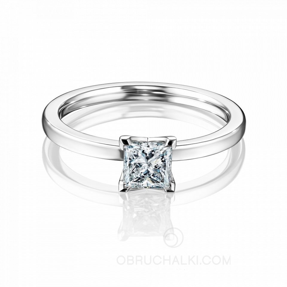 Золотое помолвочное кольцо с квадратным бриллиантом огранки принцесса SOFT FIANCÉE PRINCESS