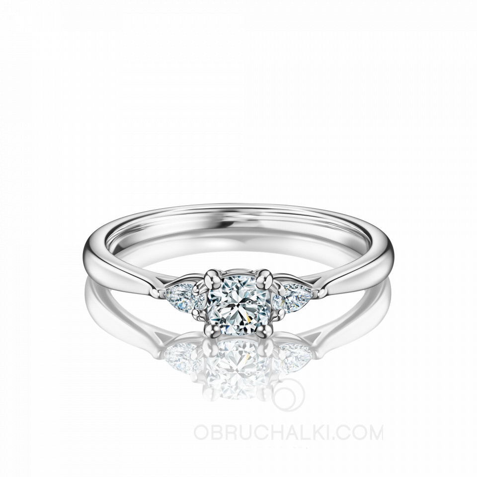 Помолвочное кольцо из золота с тремя бриллиантами AURORA